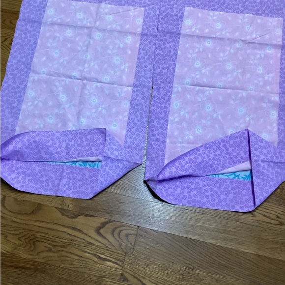 Westpoint Home Queen size reversible sheet set with matching reversible valances - Picture 6 of 10